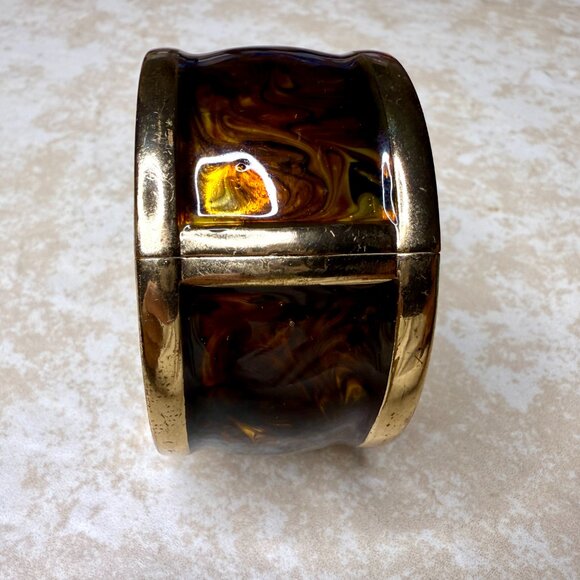 Vintage Gold Tone Faux Tortoise Lucite Hinged Bangle Bracelet 1.5โ Wide - Picture 6 of 7
